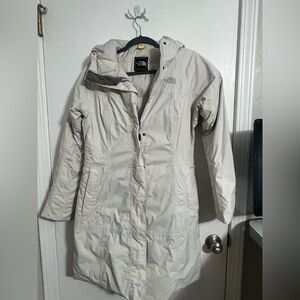 The North Face Women's Off-White Snow Jacket